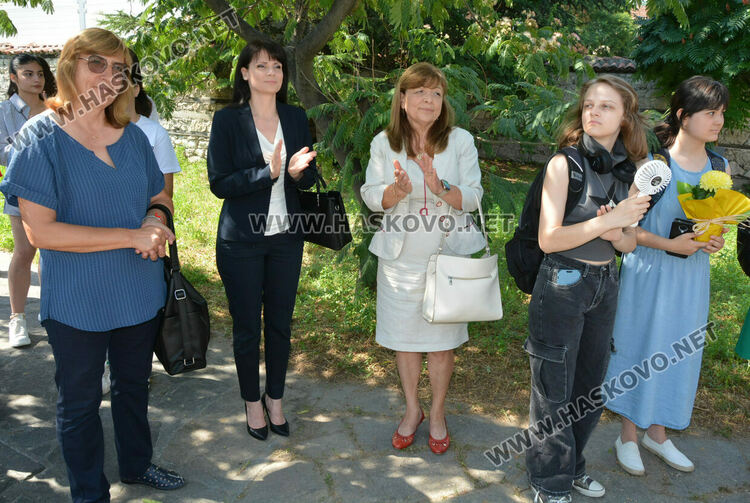 Ученици от Гимназията по туризъм показаха идеи и концепции за модерна реклама