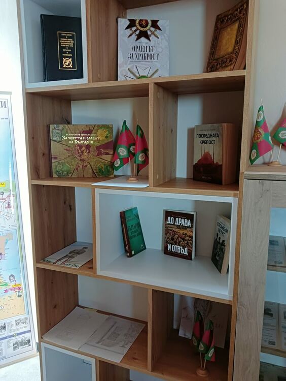 Ученици пазят бойната ни слава в специален кът