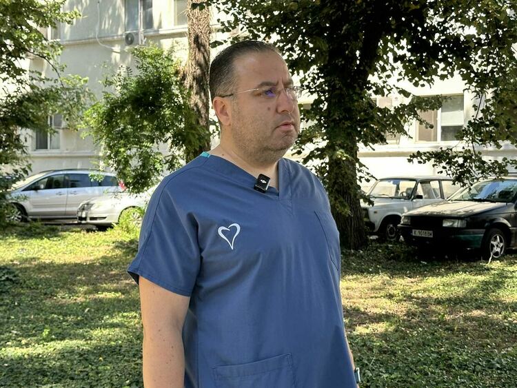 Д-р Айхан Енвер: "Помагам на хората като лекар. Доказах, че мога да бъда полезен и като общински съветник"