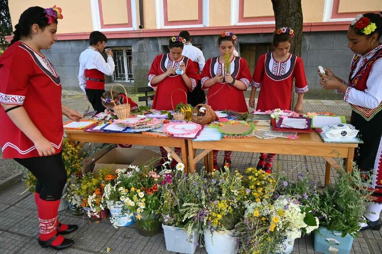 Празник на билките, слънцето и лавандулата организират в Меричлери на Еньовден