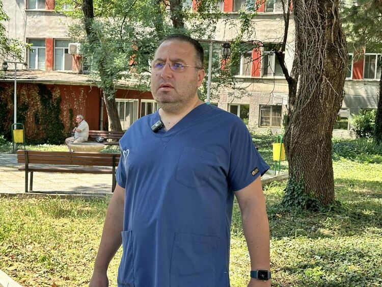 Д-р Айхан Енвер: "Помагам на хората като лекар. Доказах, че мога да бъда полезен и като общински съветник"