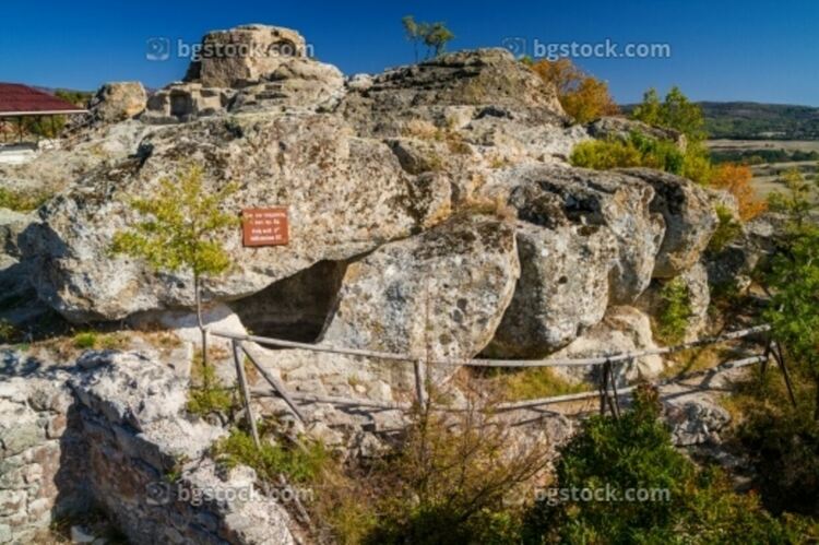Турист падна и пострада на тракийското светилище при Татул