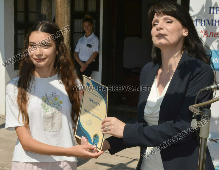 Ученици от Гимназията по туризъм показаха идеи и концепции за модерна реклама