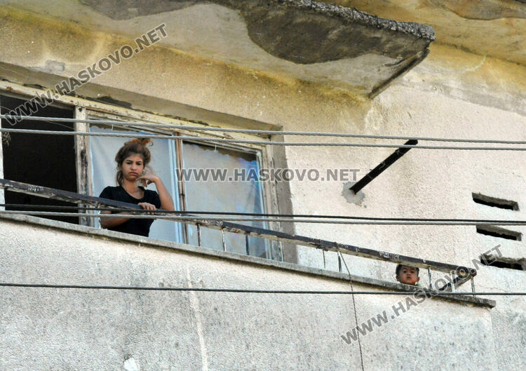 Блок в Узунджово пропищя от многолюдна фамилия