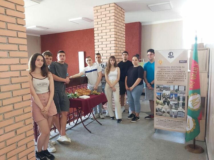 Ученици пазят бойната ни слава в специален кът