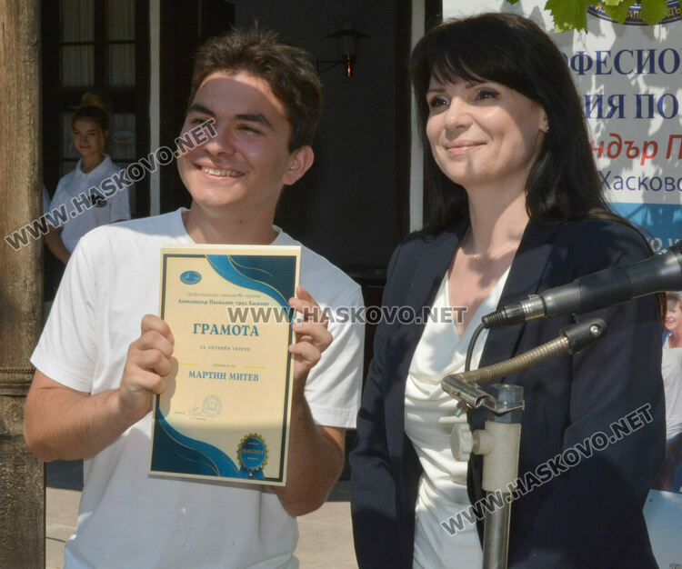 Ученици от Гимназията по туризъм показаха идеи и концепции за модерна реклама