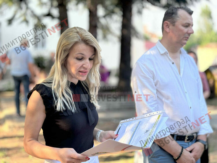 За 140-тата си годишнина димитровградската църква се сдоби с пауни и кът за деца