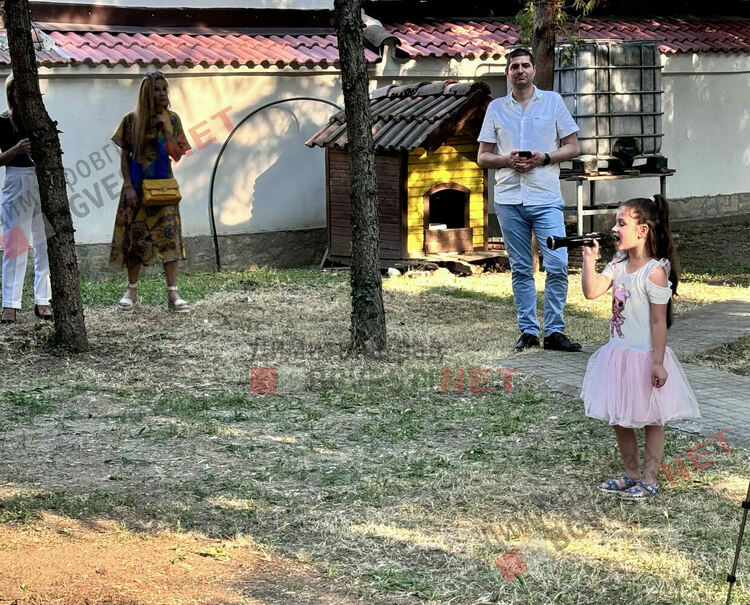 За 140-тата си годишнина димитровградската църква се сдоби с пауни и кът за деца