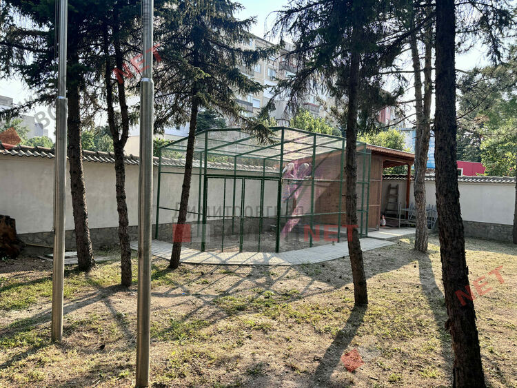 За 140-тата си годишнина димитровградската църква се сдоби с пауни и кът за деца