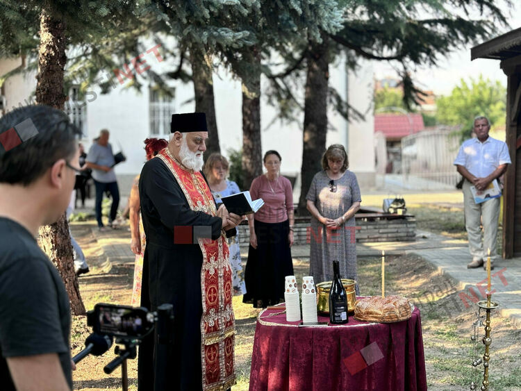 За 140-тата си годишнина димитровградската църква се сдоби с пауни и кът за деца