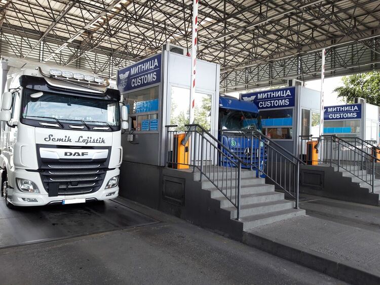 Контрабандни „маркови“ стоки задържаха митническите служители на МП Капитан Андреево