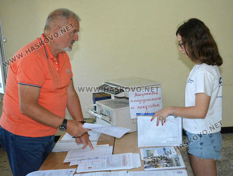 Кандидат-студенти от Хасково подадоха над 200 молби за прием в университети