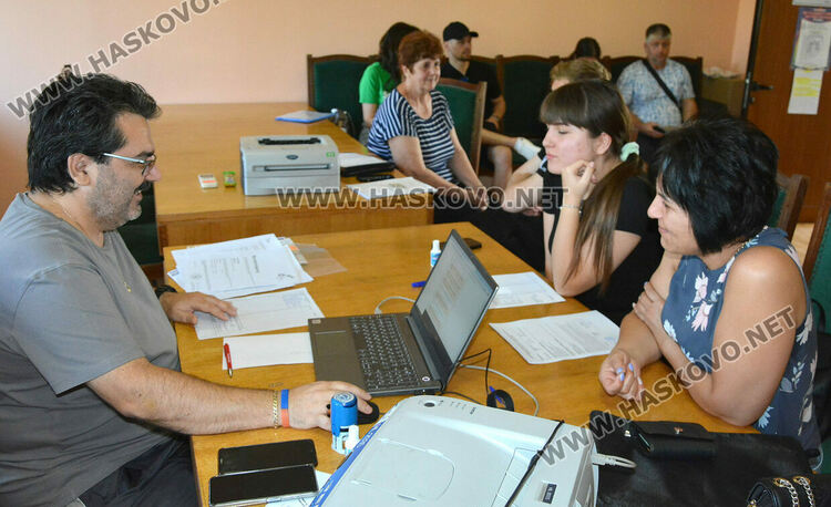 Кандидат-студенти от Хасково подадоха над 200 молби за прием в университети
