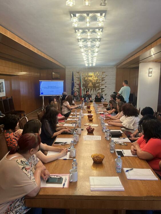 Областният информационен център разширява дейностите и услугите, които ще предлага безплатно на граждани 