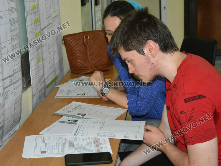 Кандидат-студенти от Хасково подадоха над 200 молби за прием в университети