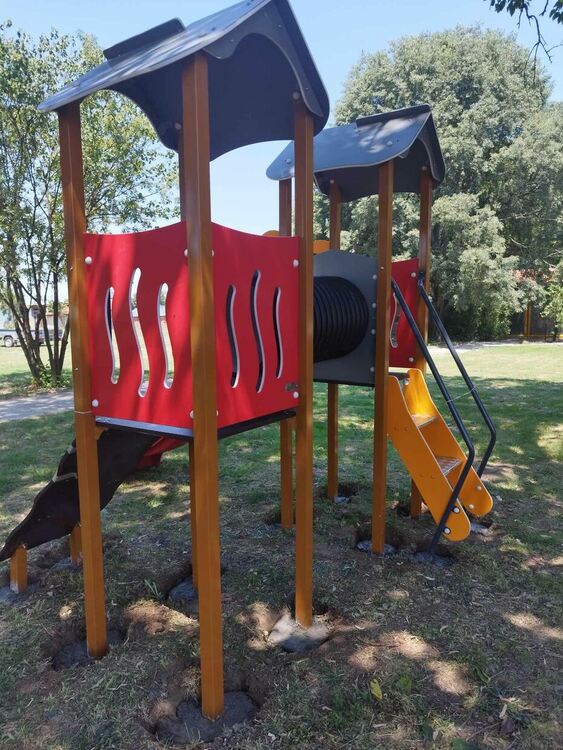 Поставиха ново детско съоръжение за игра в Градина