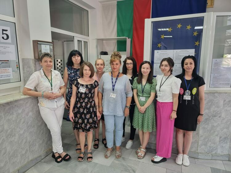 Две благодарствени писма за служителките в Паспортна служба в Кърджали