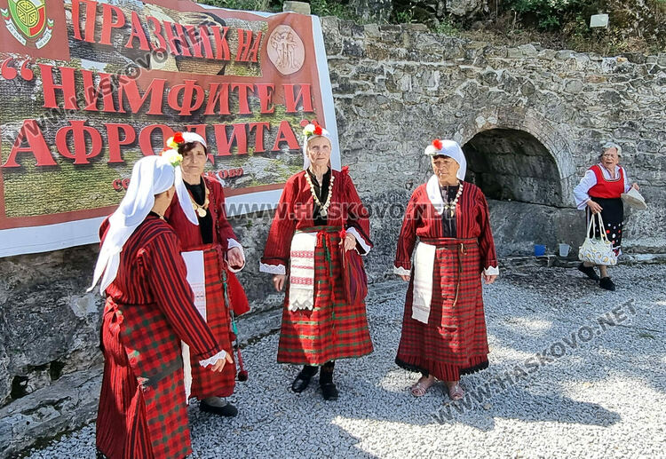 Празникът на нимфите и Афродита събра самодейци от три общини