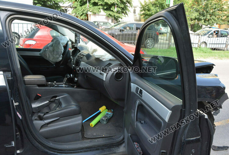 Джип блъсна завиваща без предимство кола