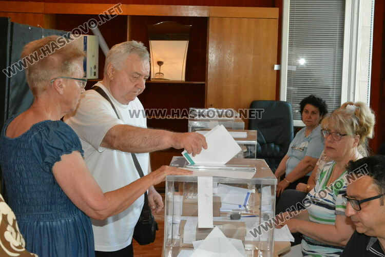 333 кандидати се борят за 41 места в Общинския съвет в Хасково