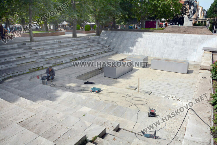 Предстои пускането на градски чешми и шадравана в Хасково с ново подводно осветление