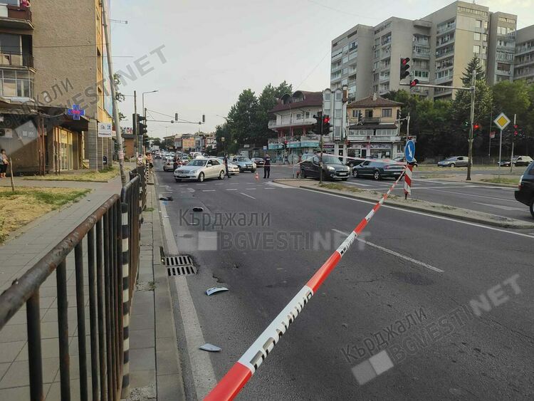 Пешеходец бе пометен на червен светофар във „Веселчане”/снимки/