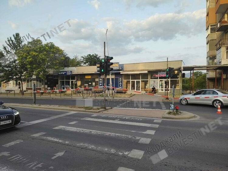 Пешеходец бе пометен на червен светофар във „Веселчане”/снимки/