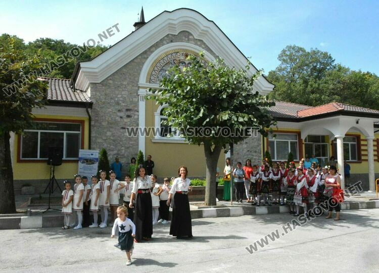 Традиционен събор за Черешова задушница в Минерални бани
