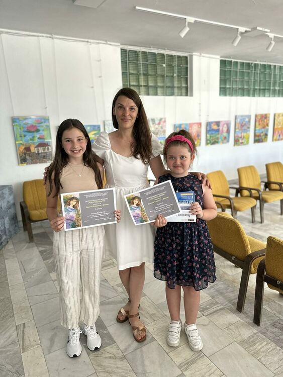 „Родопски багри“ нарисуваха Кайра и Нилда и получиха отличия