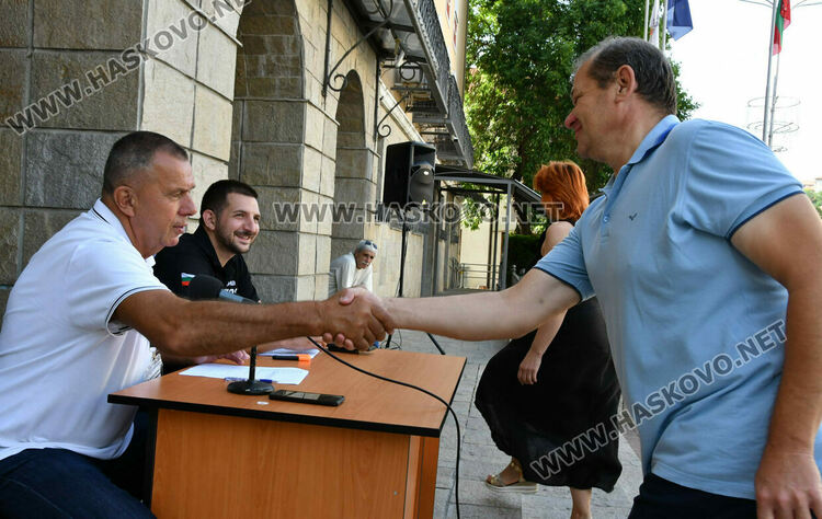 Раздадоха 85 000 бюлетини и 135 машини за изборите на 23 юни