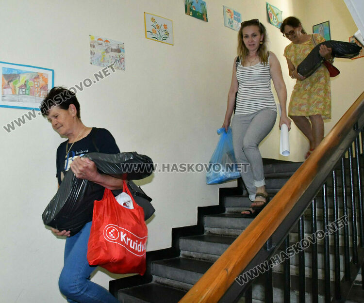 Раздадоха 85 000 бюлетини и 135 машини за изборите на 23 юни