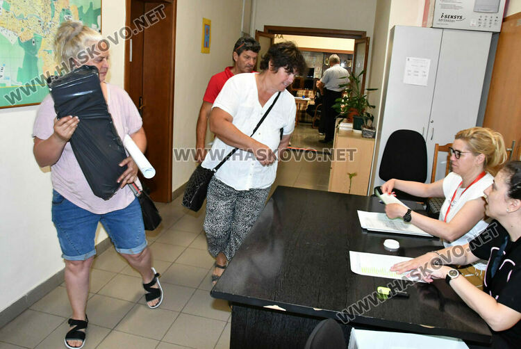 Раздадоха 85 000 бюлетини и 135 машини за изборите на 23 юни