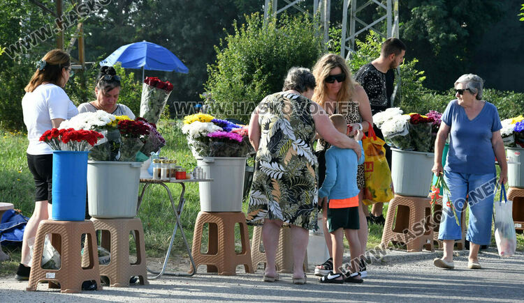 Хасковлии почетоха мъртвите си близки на Черешова задушница