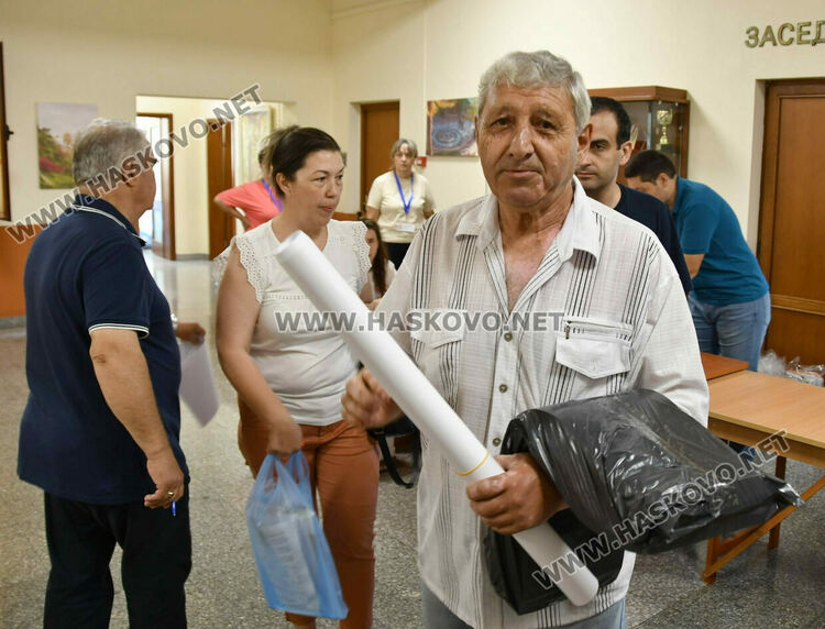 Раздадоха 85 000 бюлетини и 135 машини за изборите на 23 юни