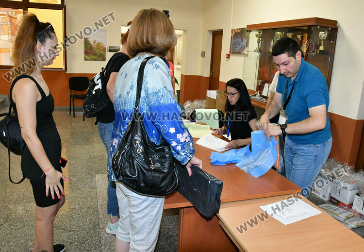 Раздадоха 85 000 бюлетини и 135 машини за изборите на 23 юни