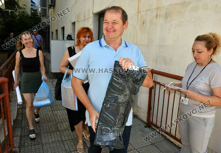 Раздадоха 85 000 бюлетини и 135 машини за изборите на 23 юни