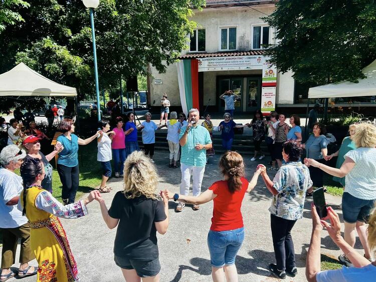 снимки: Илия Годев