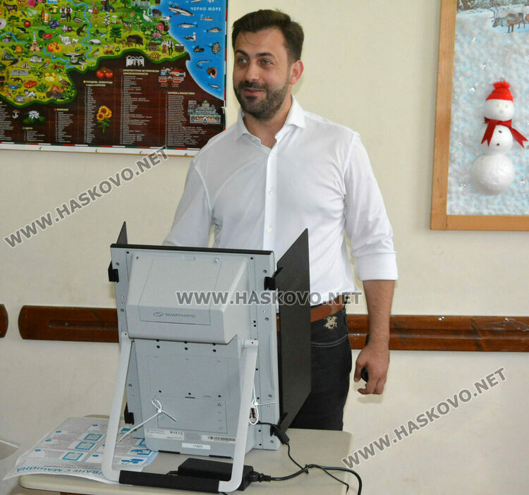 Камен Тодоров предпочете да гласува машинно