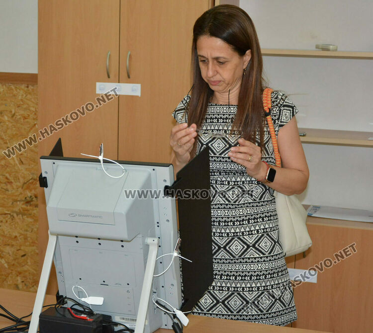 Велина Недева