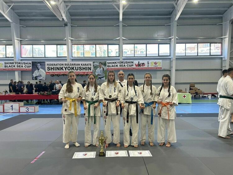 Състезатели на Здравко Младенов, отново се завърнаха с медали от Международен турнир по карате