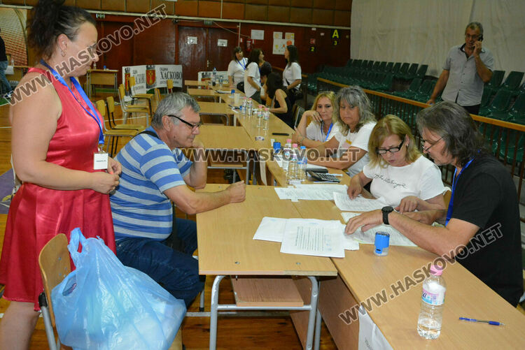 Приключи изборният ден в община Хасково, предават бюлетините