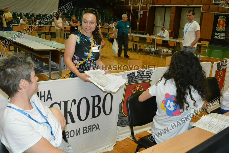 Приключи изборният ден в община Хасково, предават бюлетините