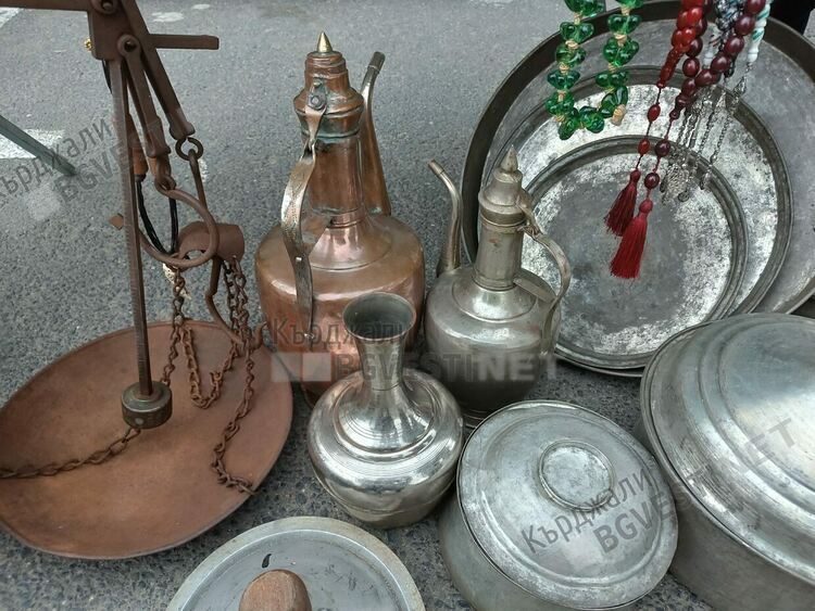 Осман от Истанбул търгува реликви от Османската империя на Битака в Кърджали, интерес има