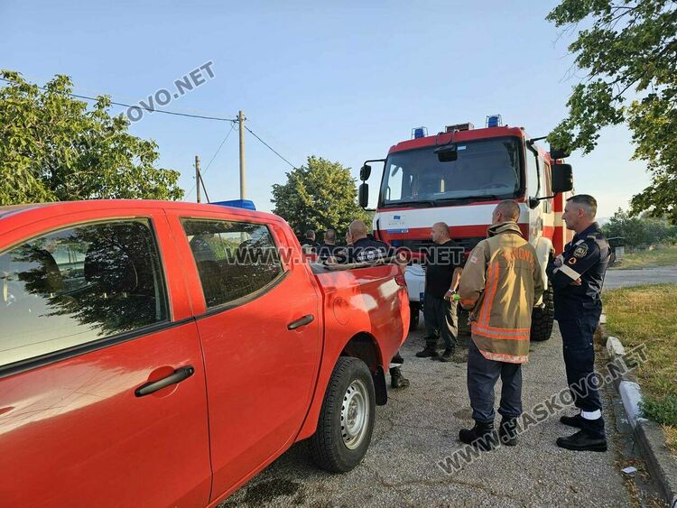 Спряха пожара в Сакар на метри от село, но изпепели 1000 дка гора