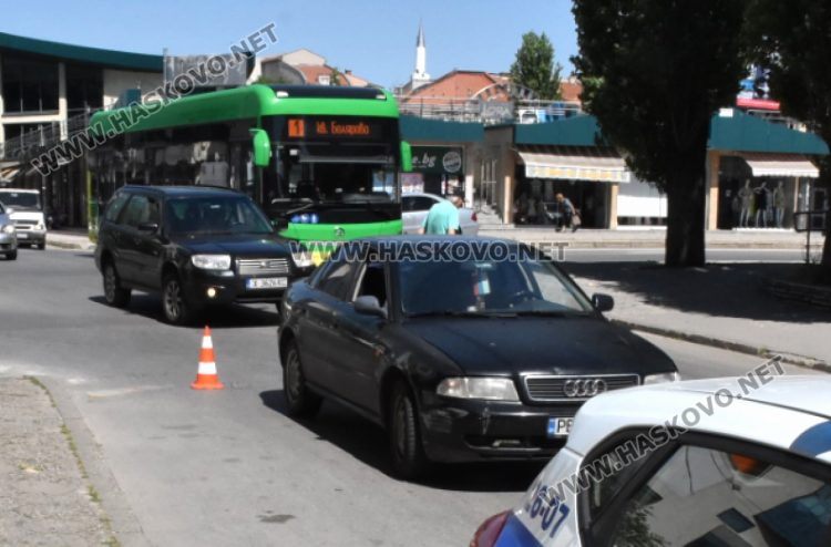 Възрастен шофьор блъсна жена на пешеходна пътека в Хасково