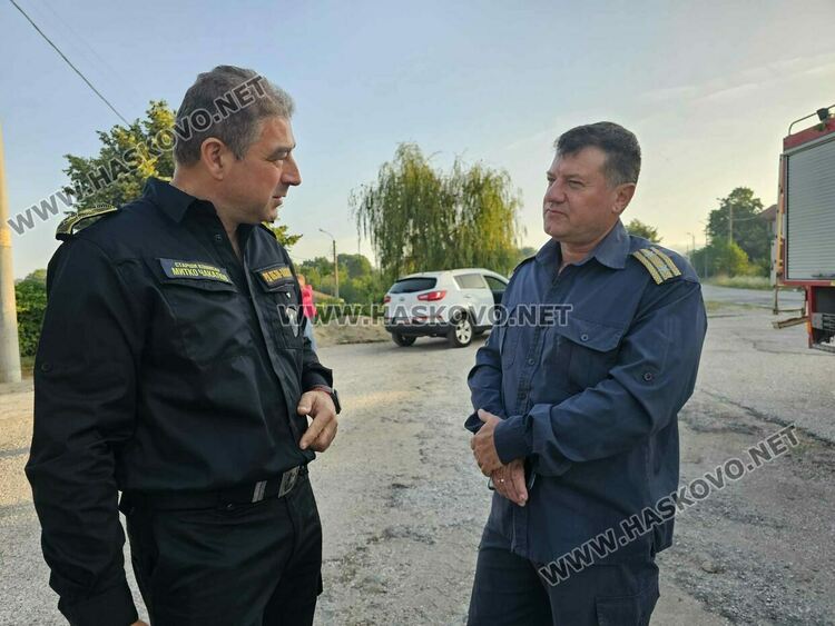 Спряха пожара в Сакар на метри от село, но изпепели 1000 дка гора