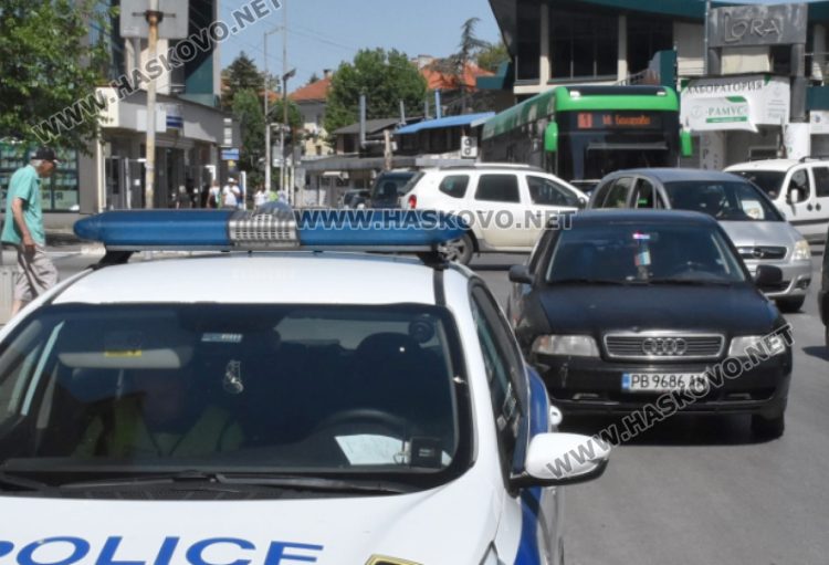 Ауди помете жена на пешеходна пътека в Хасково