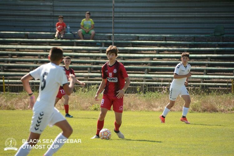 Младите футболист на „Хасково“ с дебют в международен турнир