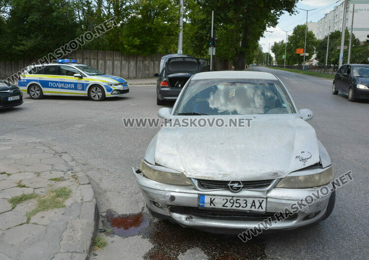 Жена пострада при катастрофа на кръстовище в Хасково
