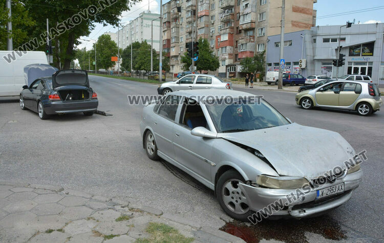Жена пострада при катастрофа на кръстовище в Хасково